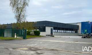 Commerce  790 m² à louer à Les Ulis (91940)