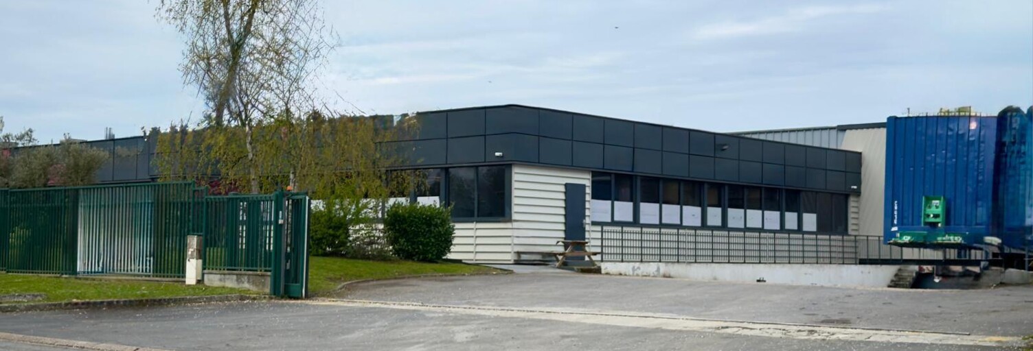 Commerce  790 m² à louer à Les Ulis (91940)