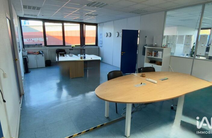 Location Local d'activités 790 m&sup2; — photo 4