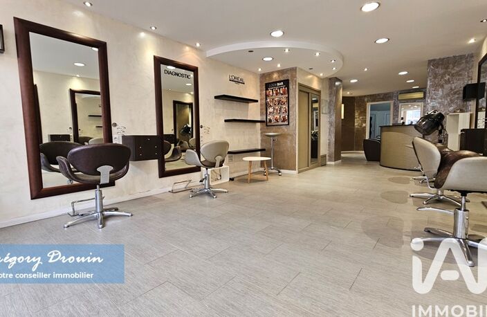 Vente Boutique/Local commercial 99 m&sup2; — photo 2