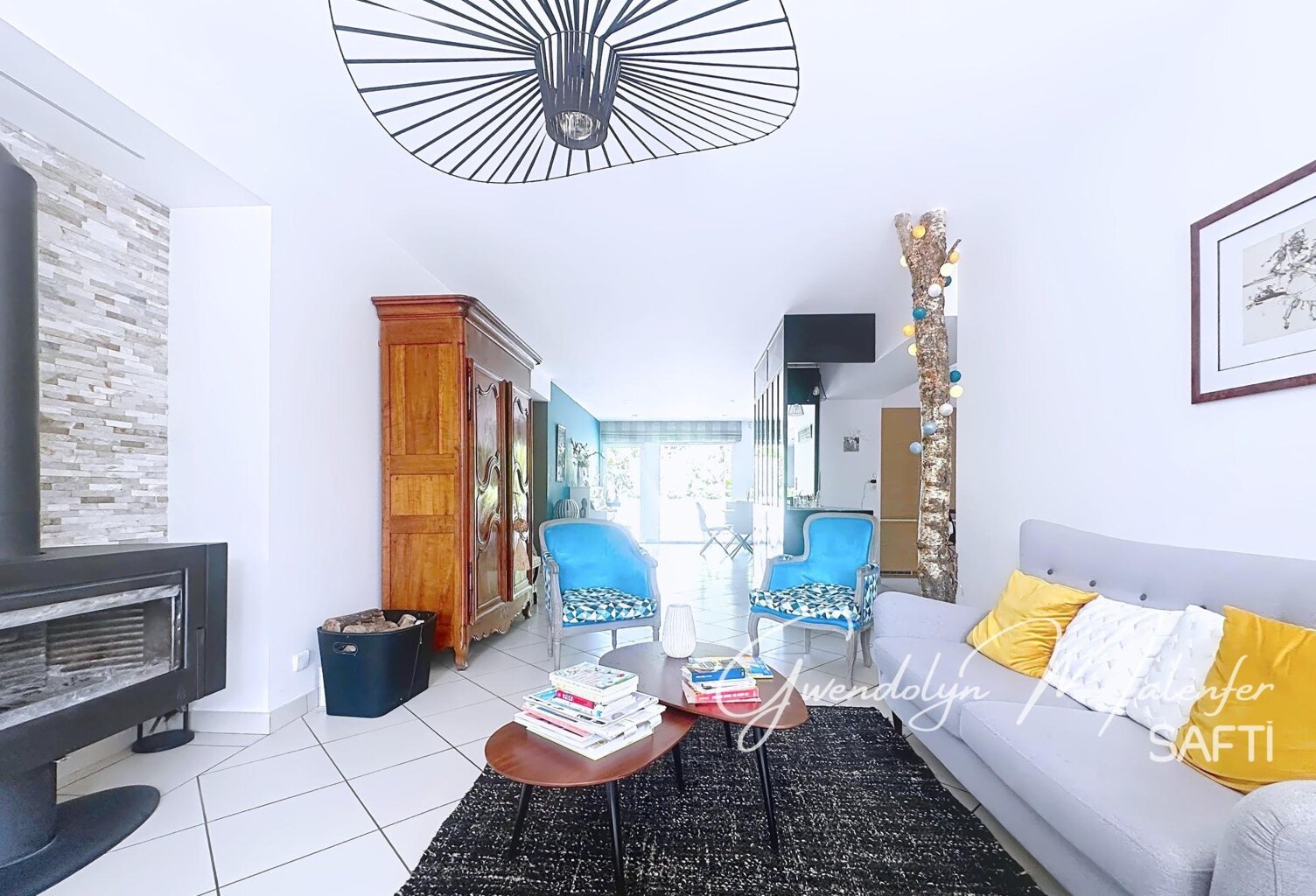 Magnifique maison en pierre avec intérieur contemporain — photo 1