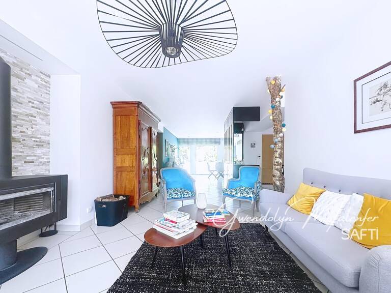 Magnifique maison en pierre avec intérieur contemporain — photo 1
