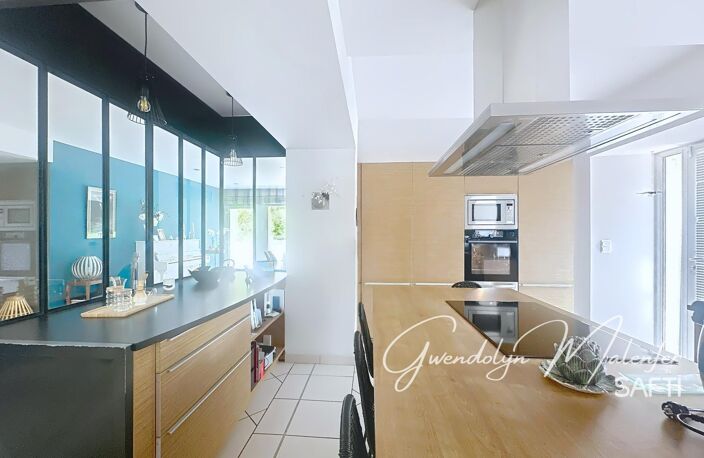 Magnifique maison en pierre avec intérieur contemporain — photo 2