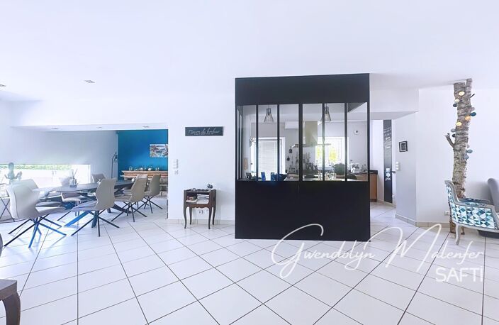 Magnifique maison en pierre avec intérieur contemporain — photo 4