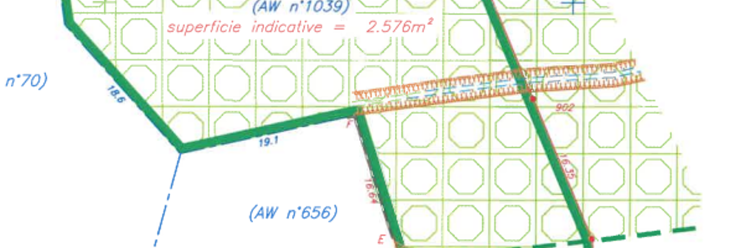 Terrain  2399 m² à vendre à Fréjus (83600)