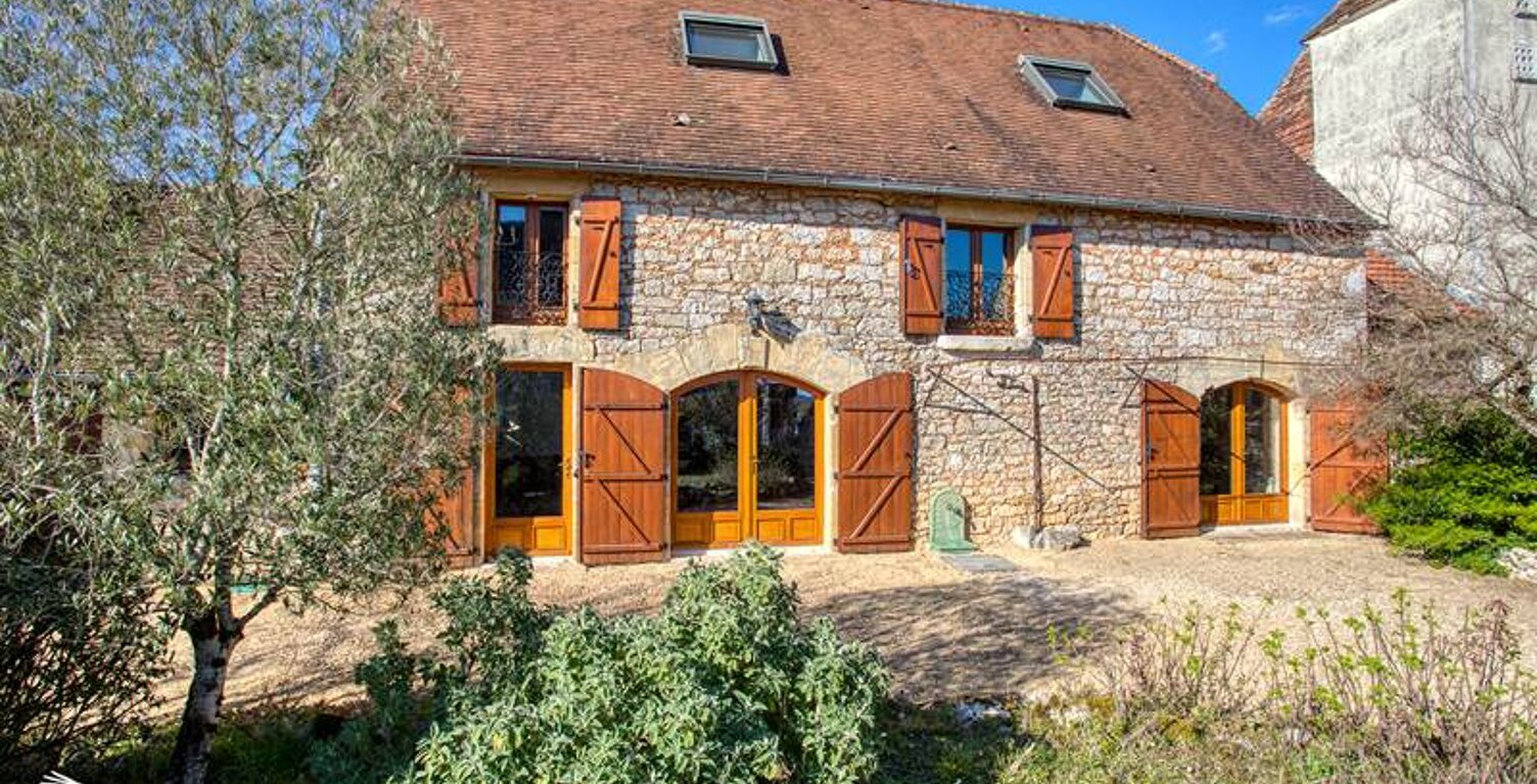 Maison en pierre de 7 pièces principales — photo 1