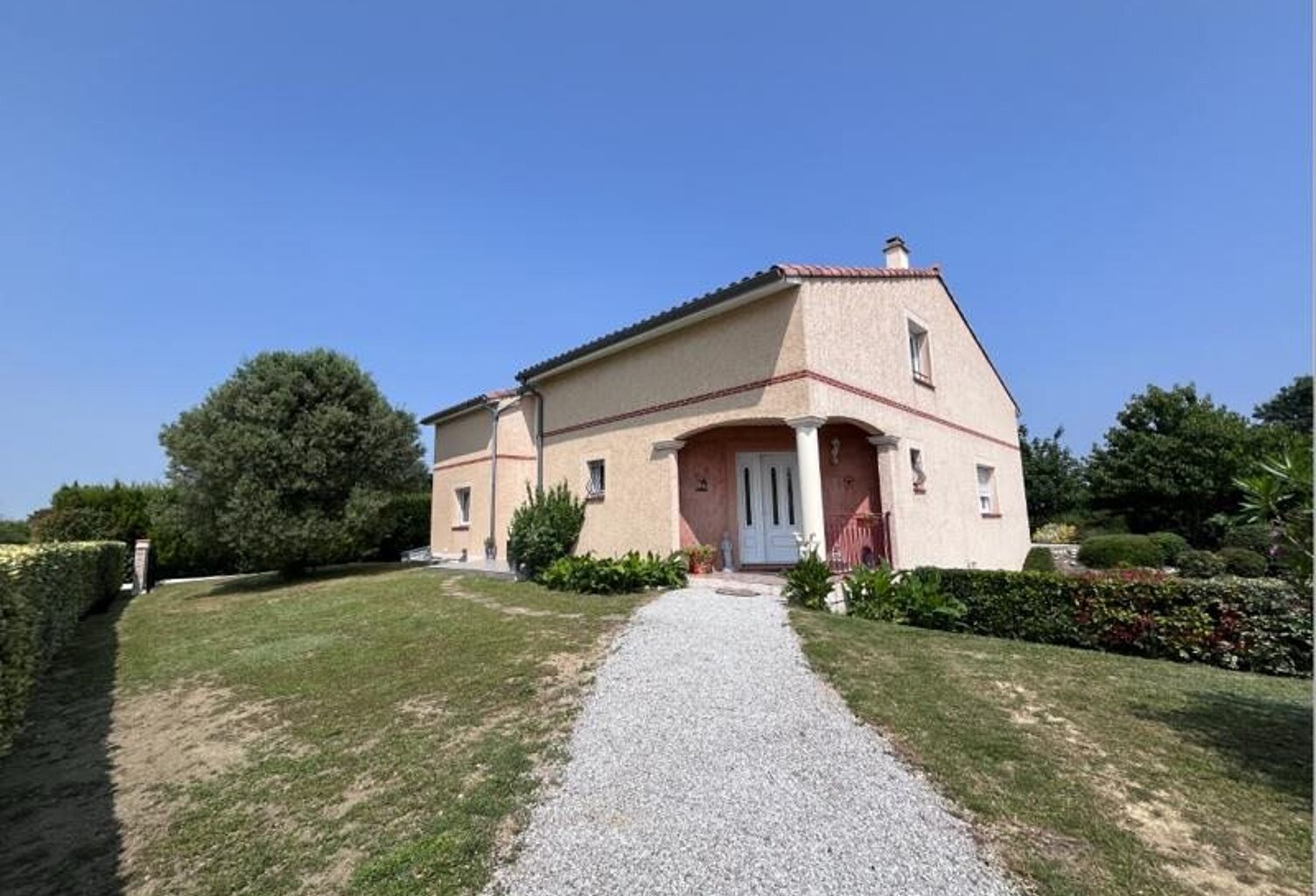 Villa de 7 pièces principales — photo 1