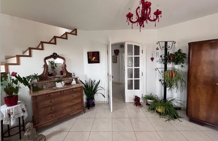 Villa de 7 pièces principales — photo 3