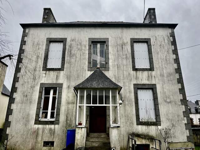 Maison en pierre de 6 pièces principales — photo du bien
