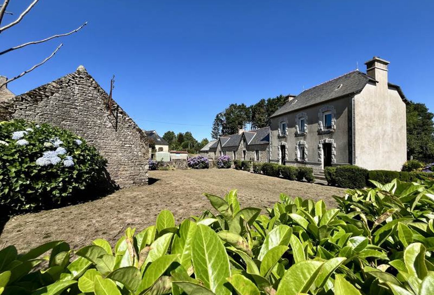 Maison en pierre de 5 pièces principales — photo 1