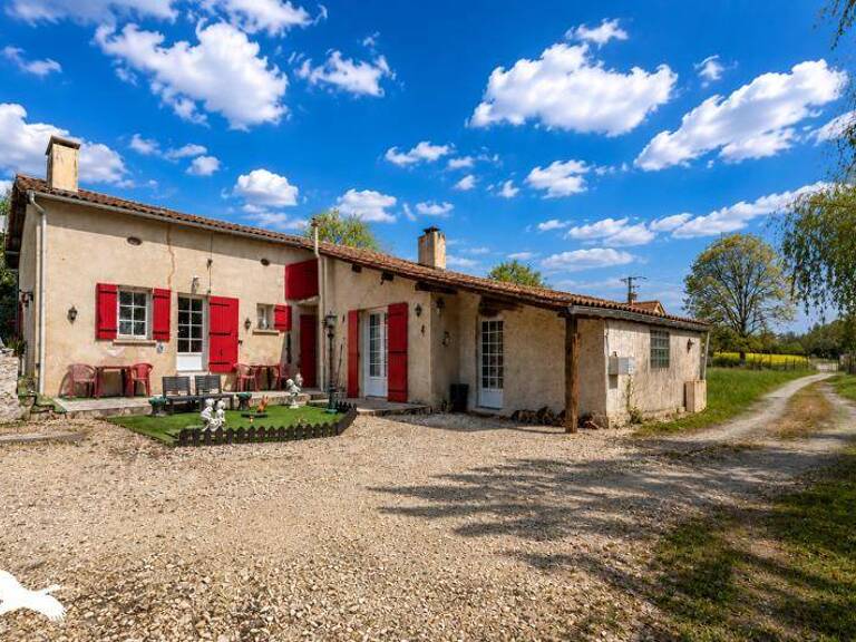 Maison en pierre de 4 pièces principales — photo 1