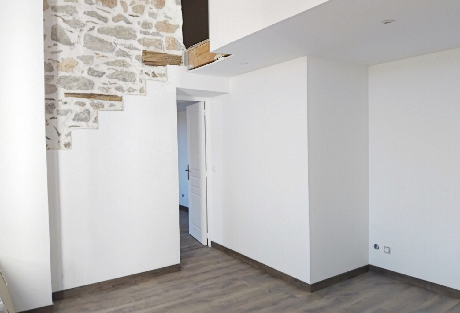 T2/3  DERNIER ETAGE VUE DEGAGEE SUD — photo 1