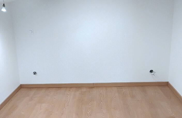 T2/3  DERNIER ETAGE VUE DEGAGEE SUD — photo 5