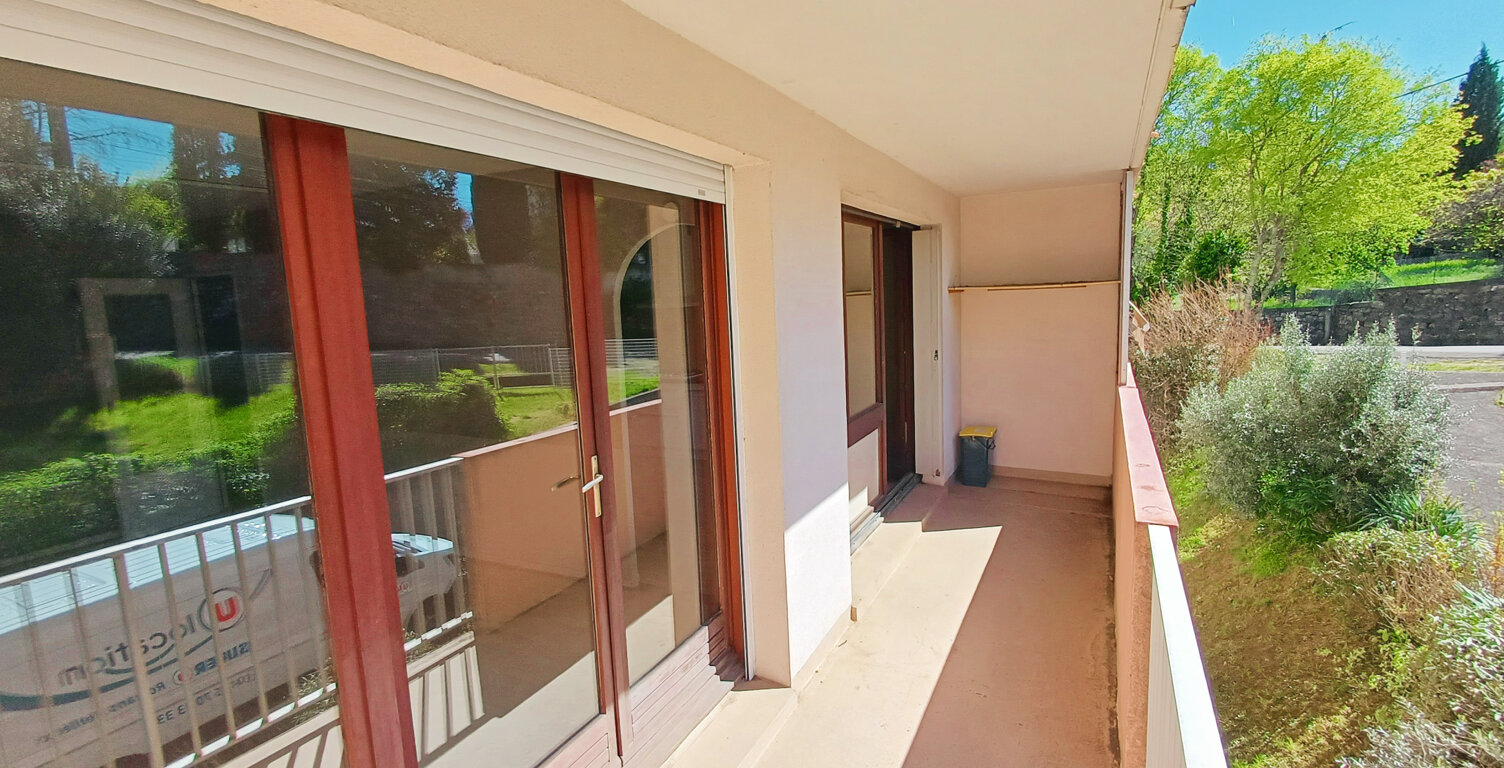 AUBENAS - APPARTEMENT 1 PIECE 41m2 - BALCON ET ASCENSEUR — photo 1