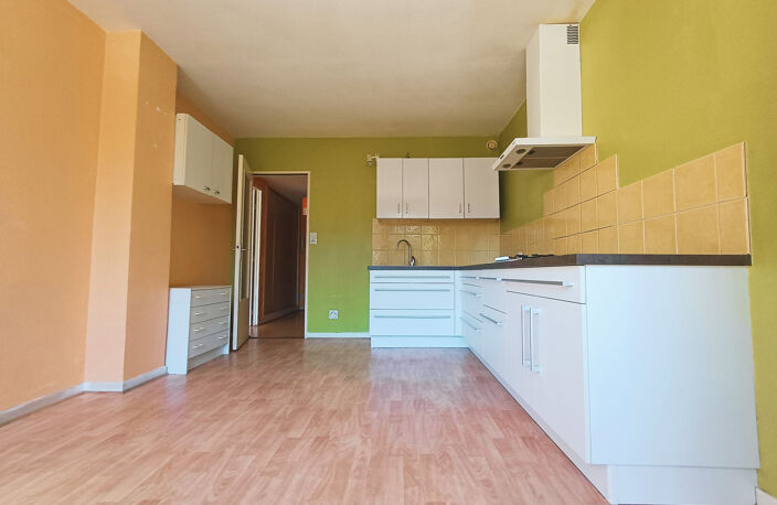 AUBENAS - APPARTEMENT 1 PIECE 41m2 - BALCON ET ASCENSEUR — photo 2