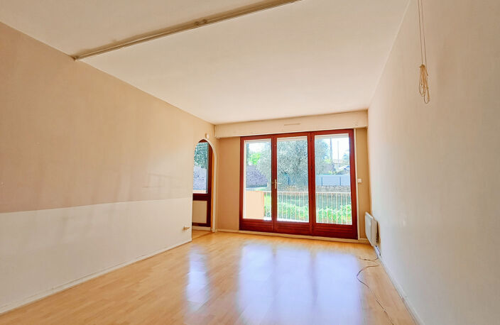 AUBENAS - APPARTEMENT 1 PIECE 41m2 - BALCON ET ASCENSEUR — photo 3