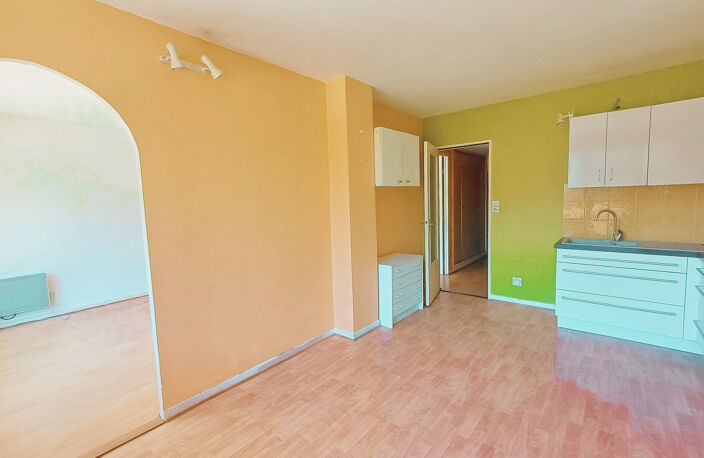 AUBENAS - APPARTEMENT 1 PIECE 41m2 - BALCON ET ASCENSEUR — photo 4