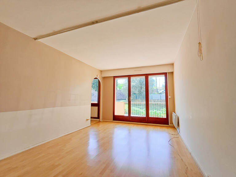 AUBENAS - APPARTEMENT 1 PIECE 41m2 - BALCON ET ASCENSEUR — photo 1
