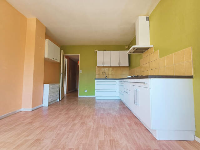 AUBENAS - APPARTEMENT 1 PIECE 41m2 - BALCON ET ASCENSEUR — photo du bien