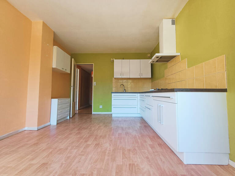 AUBENAS - APPARTEMENT 1 PIECE 41m2 - BALCON ET ASCENSEUR — photo 1