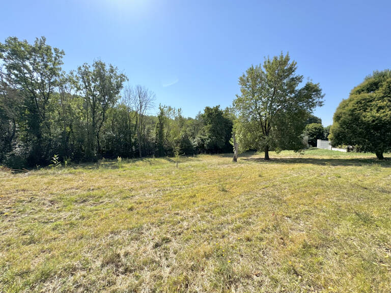 Terrain constructible situé proche de Vézénobres — photo 1