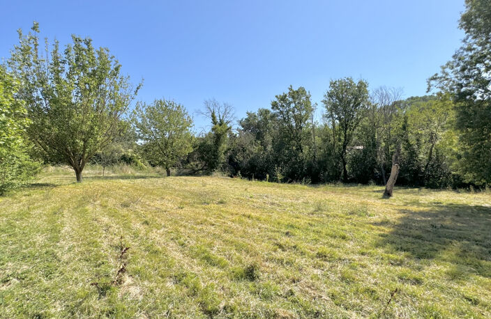 Terrain constructible situé proche de Vézénobres — photo 2