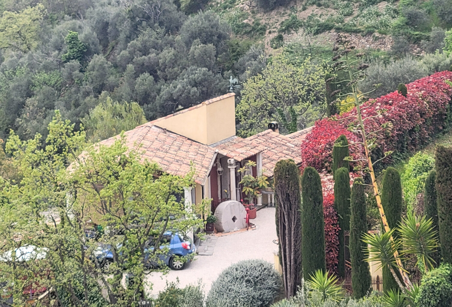 Villa individuelle  de 128m2 , terrain arboré de 2467m2 , vue dégagèe, Bonson. — photo 1
