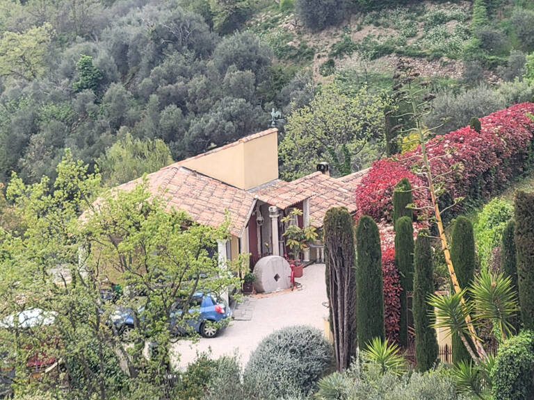 Villa individuelle  de 128m2 , terrain arboré de 2467m2 , vue dégagèe, Bonson. — photo 1