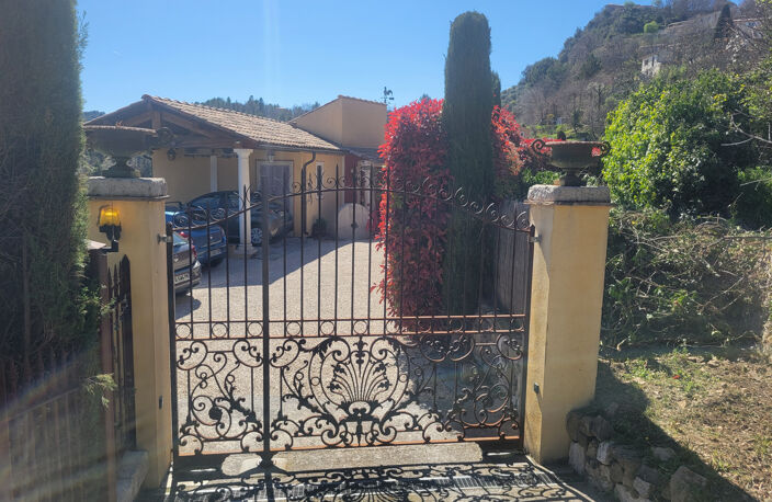 Villa individuelle  de 128m2 , terrain arboré de 2467m2 , vue dégagèe, Bonson. — photo 3