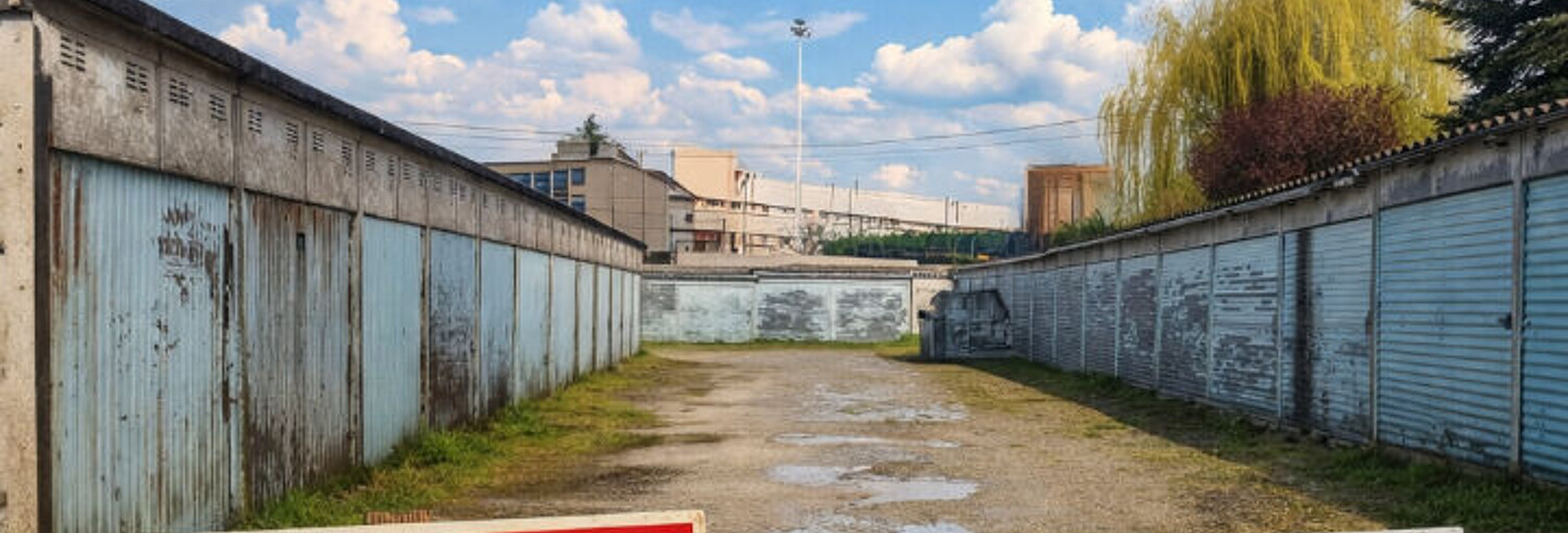 Garage   m² à vendre à Chazelles-sur-Lyon (42140)