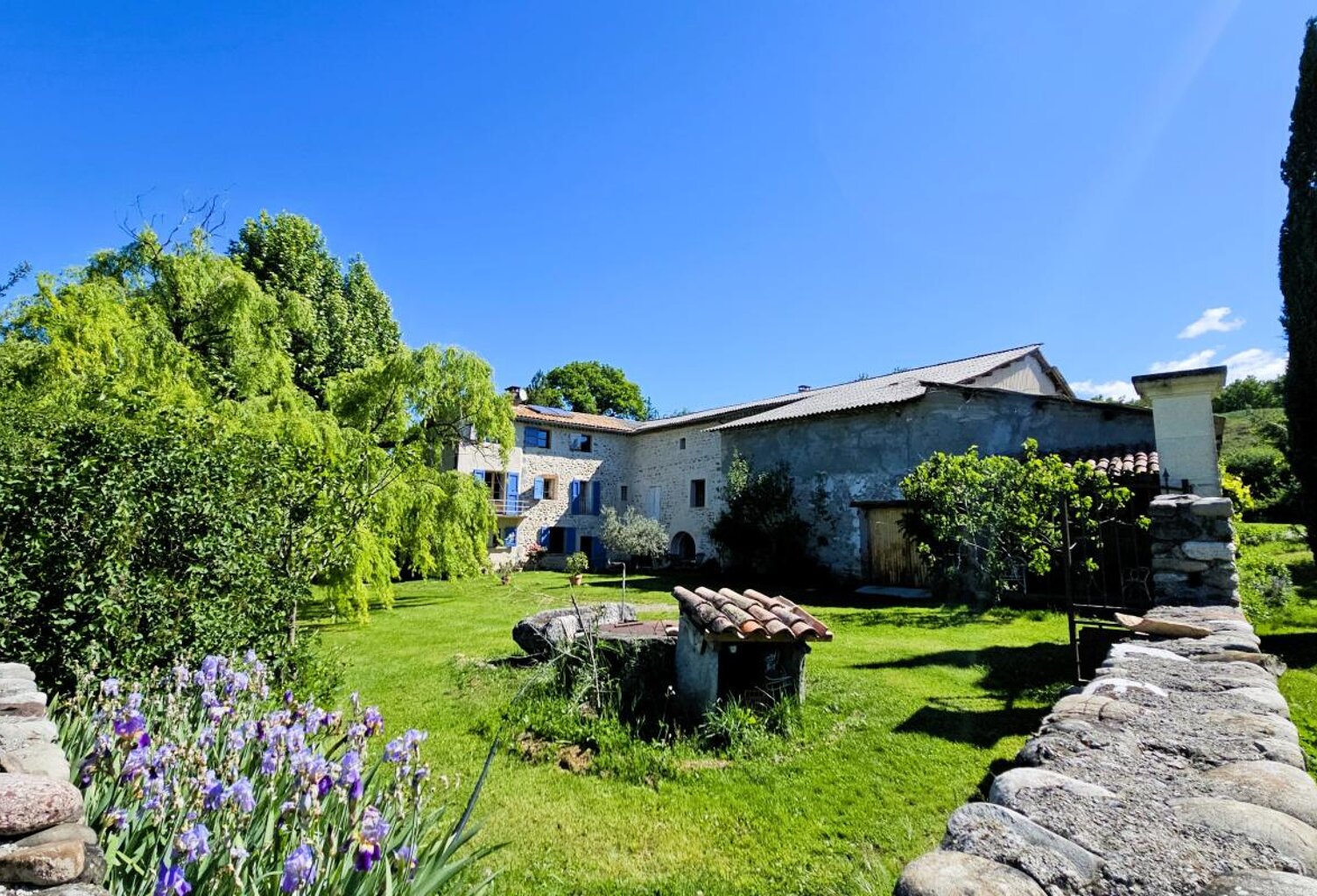 Haute Provence – Exclusivité : Authentique ferme de caractère avec plus de 1 000 m² de bâti sur 5 hectares — photo 1