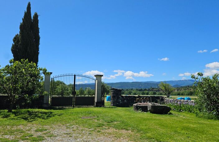 Haute Provence – Exclusivité : Authentique ferme de caractère avec plus de 1 000 m² de bâti sur 5 hectares — photo 2