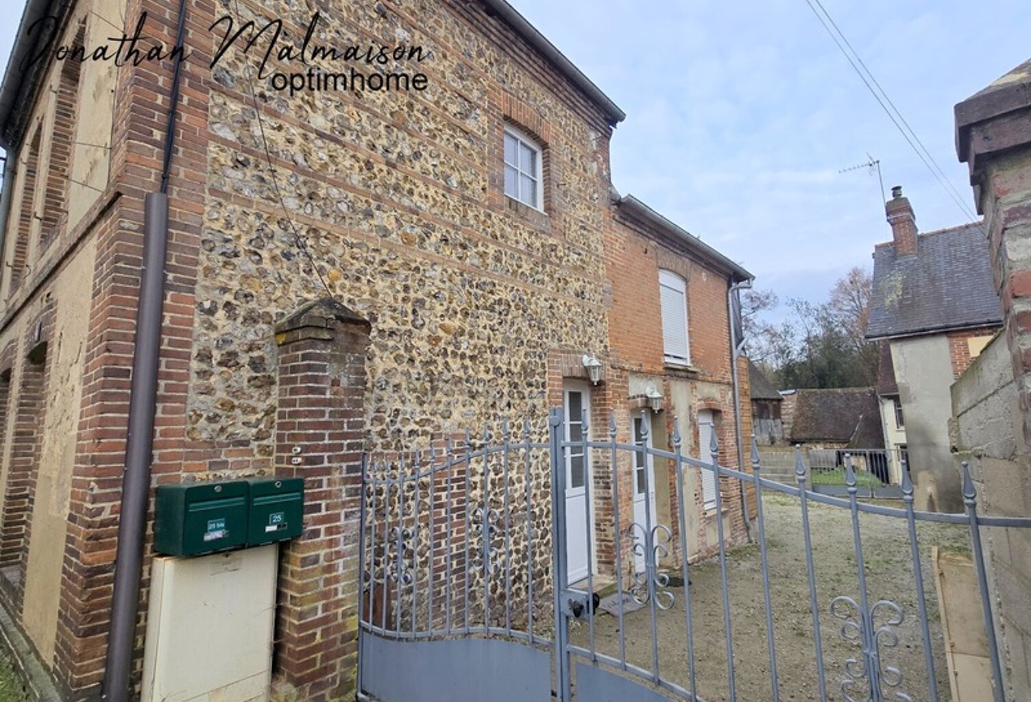 GROS POTENTIEL – Ensemble immobilier – Centre-ville de L’Aigle — photo 1