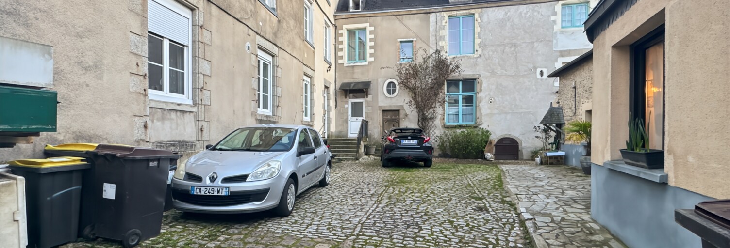 Immeuble  136 m² à vendre à Laval (53000)