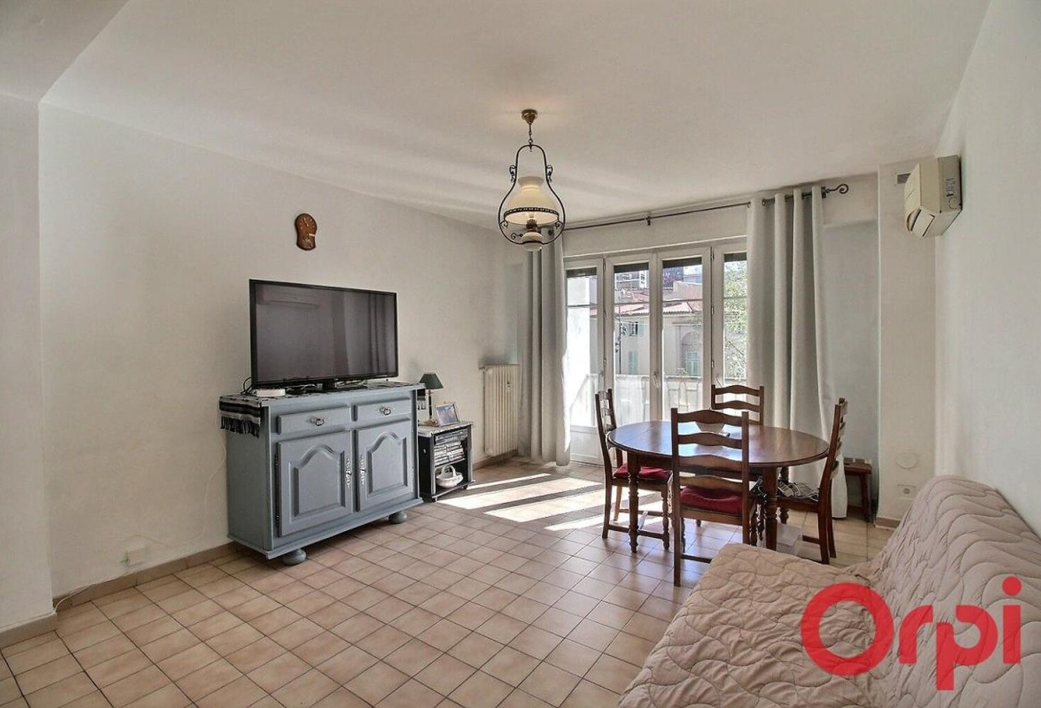 Marseille 13003 – Quartier La Villette : T3 traversant 74 m² – Lumineux – Balcon & Cave — photo 1