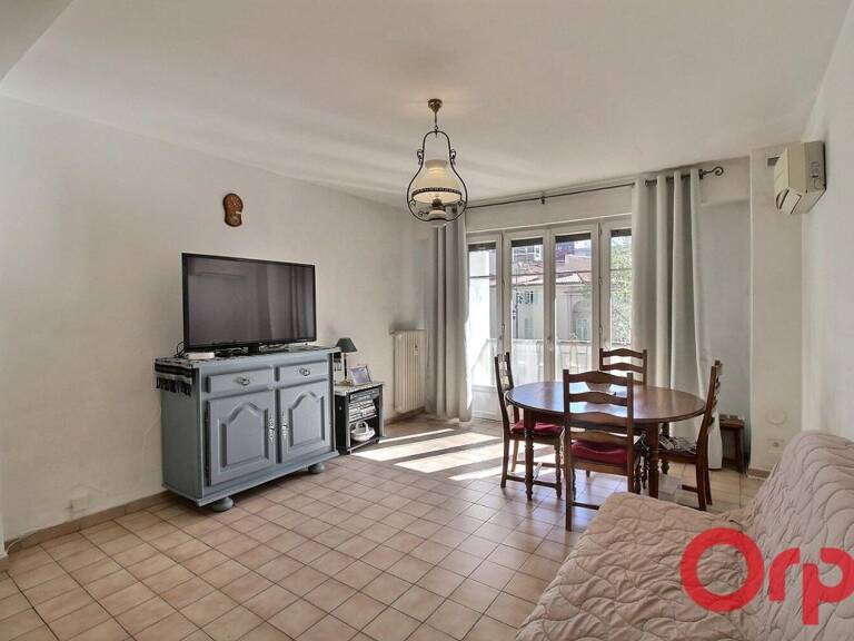Marseille 13003 – Quartier La Villette : T3 traversant 74 m² – Lumineux – Balcon & Cave — photo 1
