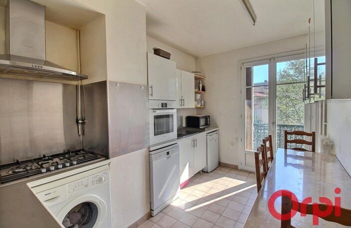 Marseille 13003 – Quartier La Villette : T3 traversant 74 m² – Lumineux – Balcon & Cave — photo 3
