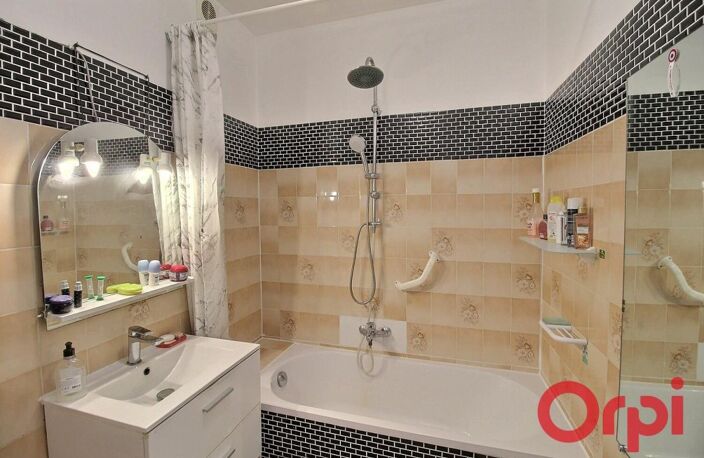Marseille 13003 – Quartier La Villette : T3 traversant 74 m² – Lumineux – Balcon & Cave — photo 5