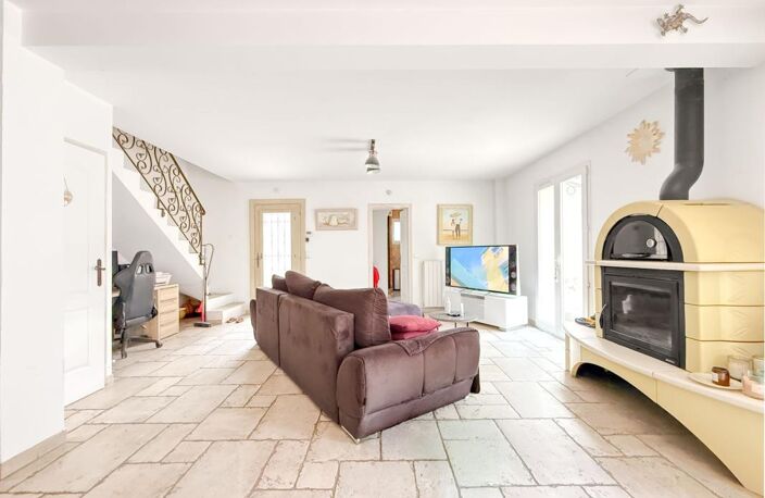 Maison à vendre à PEILLE 5 pièces 103 m²  jardin plat 2600 m²  piscine garage — photo 4