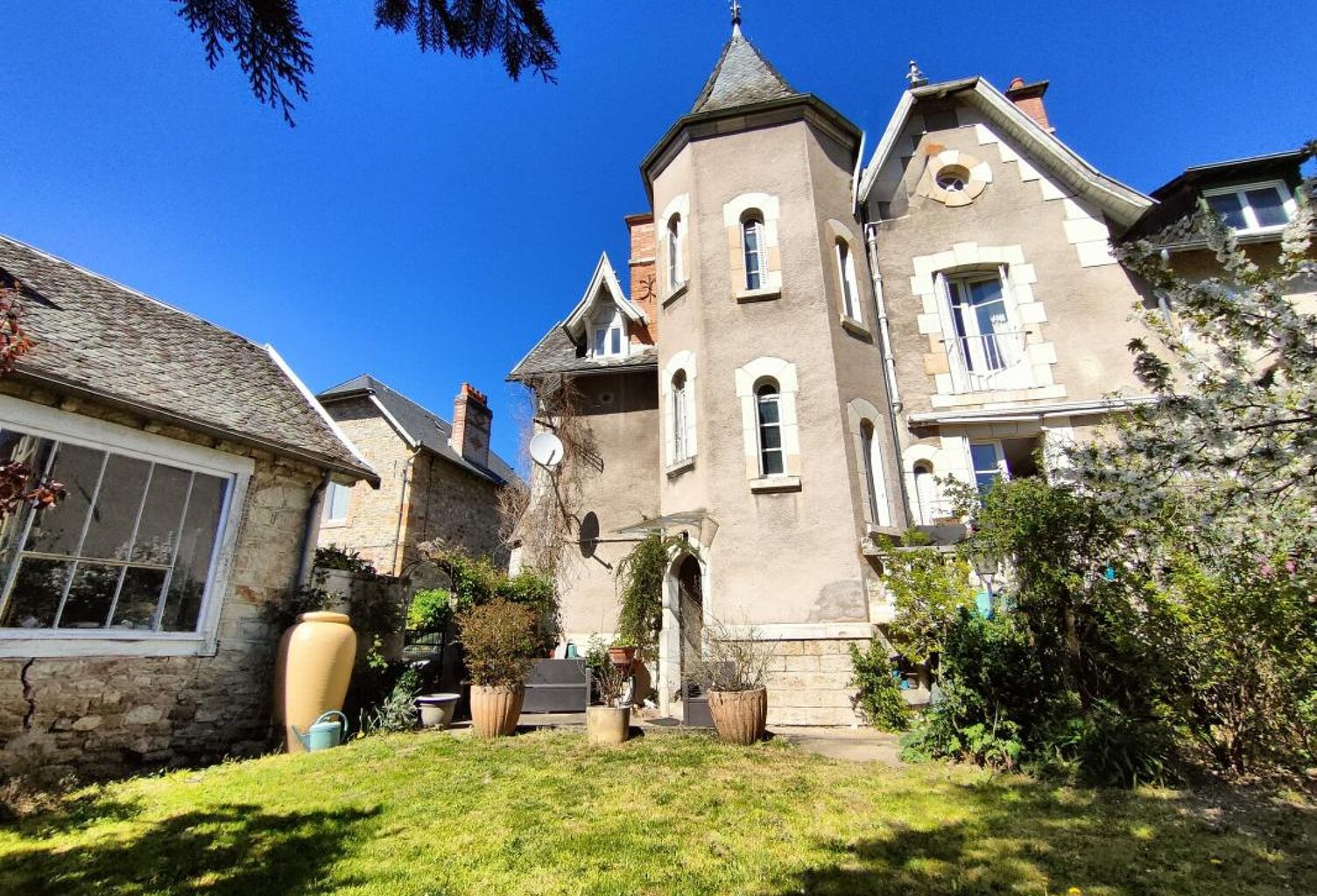 Maison en pierres alliant charme et authenticité — photo 1
