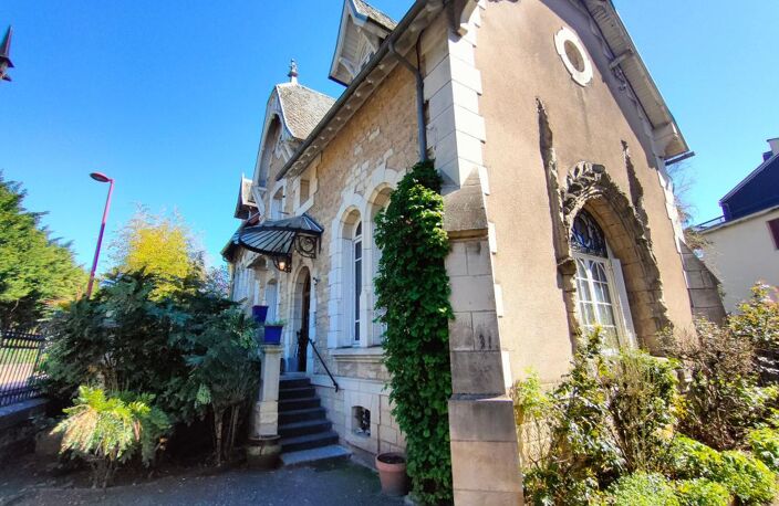 Maison en pierres alliant charme et authenticité — photo 2