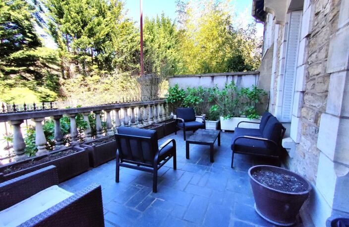 Maison en pierres alliant charme et authenticité — photo 4