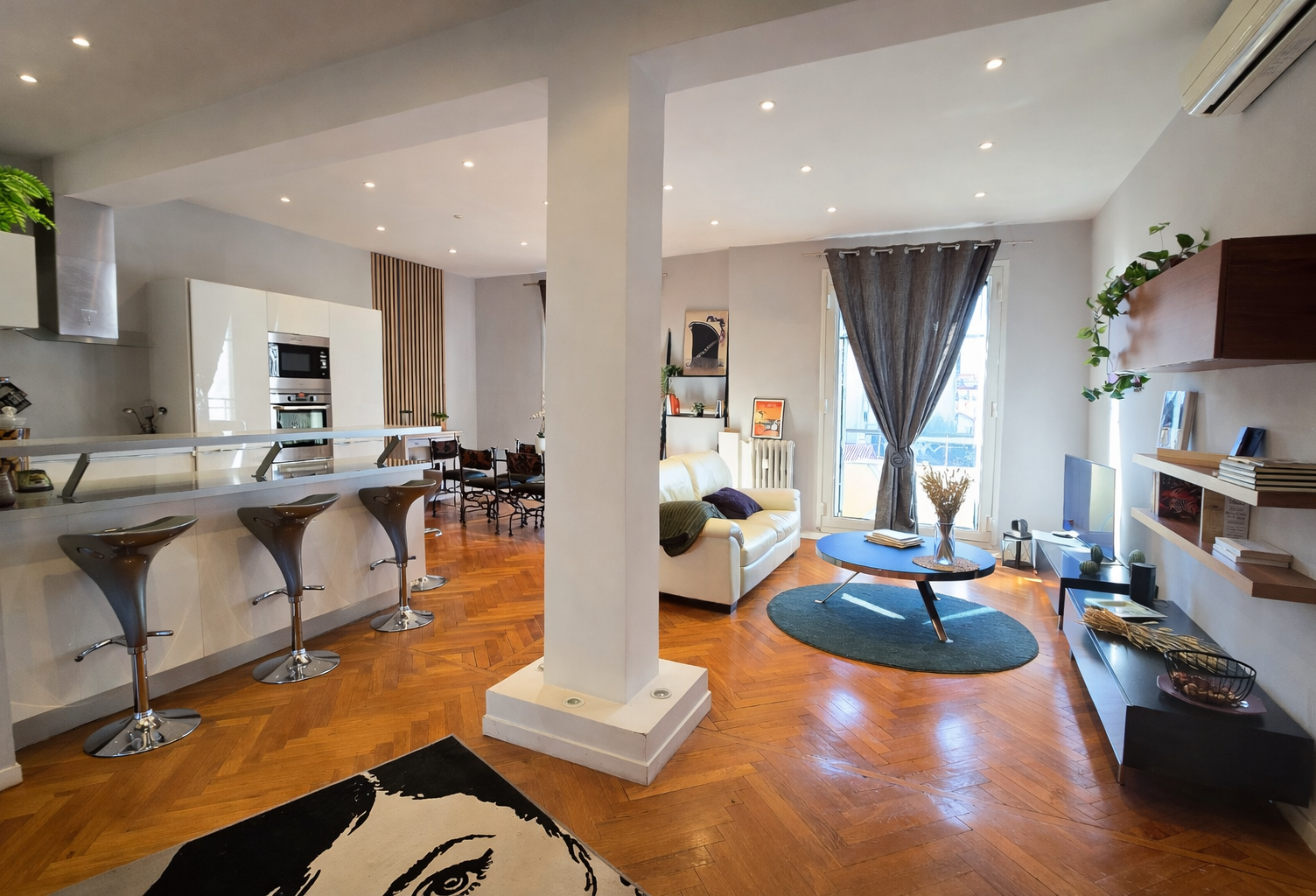 APPARTEMENT 73 M2 - BALCONS ET CHAMBRE DE SERVICE- PARADIS PERIER 13008 — photo 1
