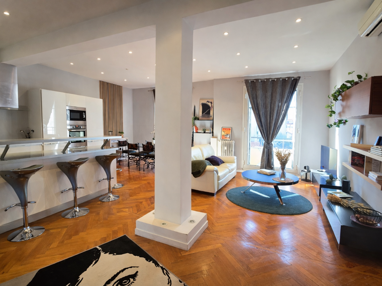 APPARTEMENT 73 M2 - BALCONS ET CHAMBRE DE SERVICE- PARADIS PERIER 13008 — photo 1
