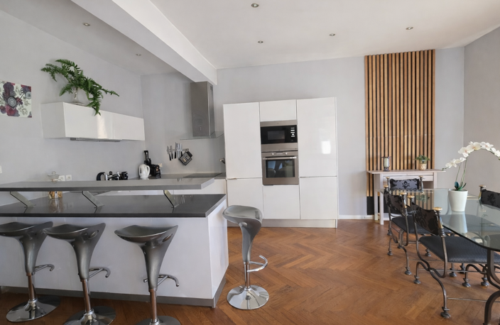 APPARTEMENT 73 M2 - BALCONS ET CHAMBRE DE SERVICE- PARADIS PERIER 13008 — photo 3