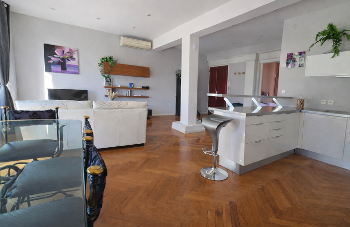 APPARTEMENT 73 M2 - BALCONS ET CHAMBRE DE SERVICE- PARADIS PERIER 13008 — photo 4