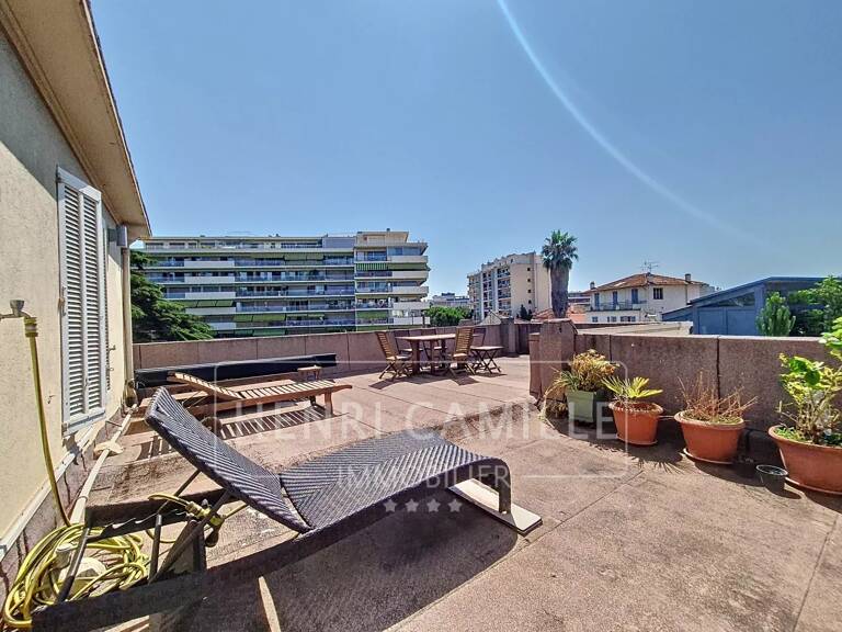 Cannes Centre — photo 1