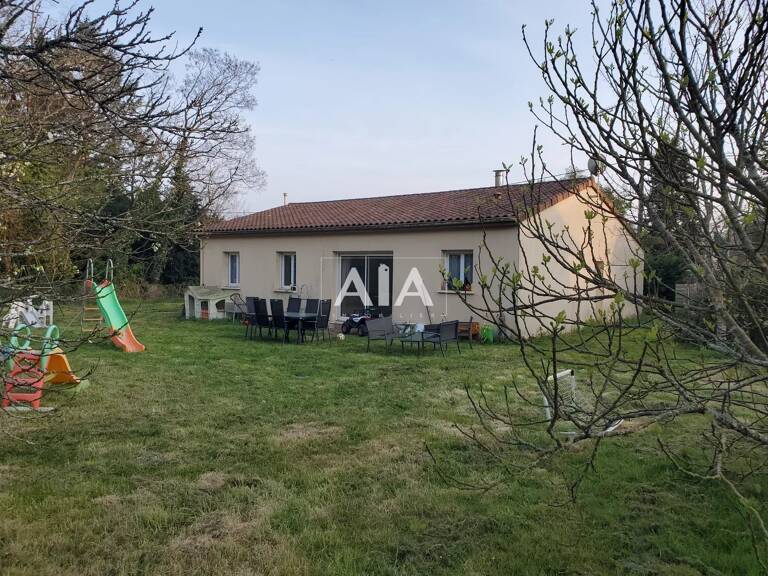 Pavillon à Villiers le Roux — photo 1