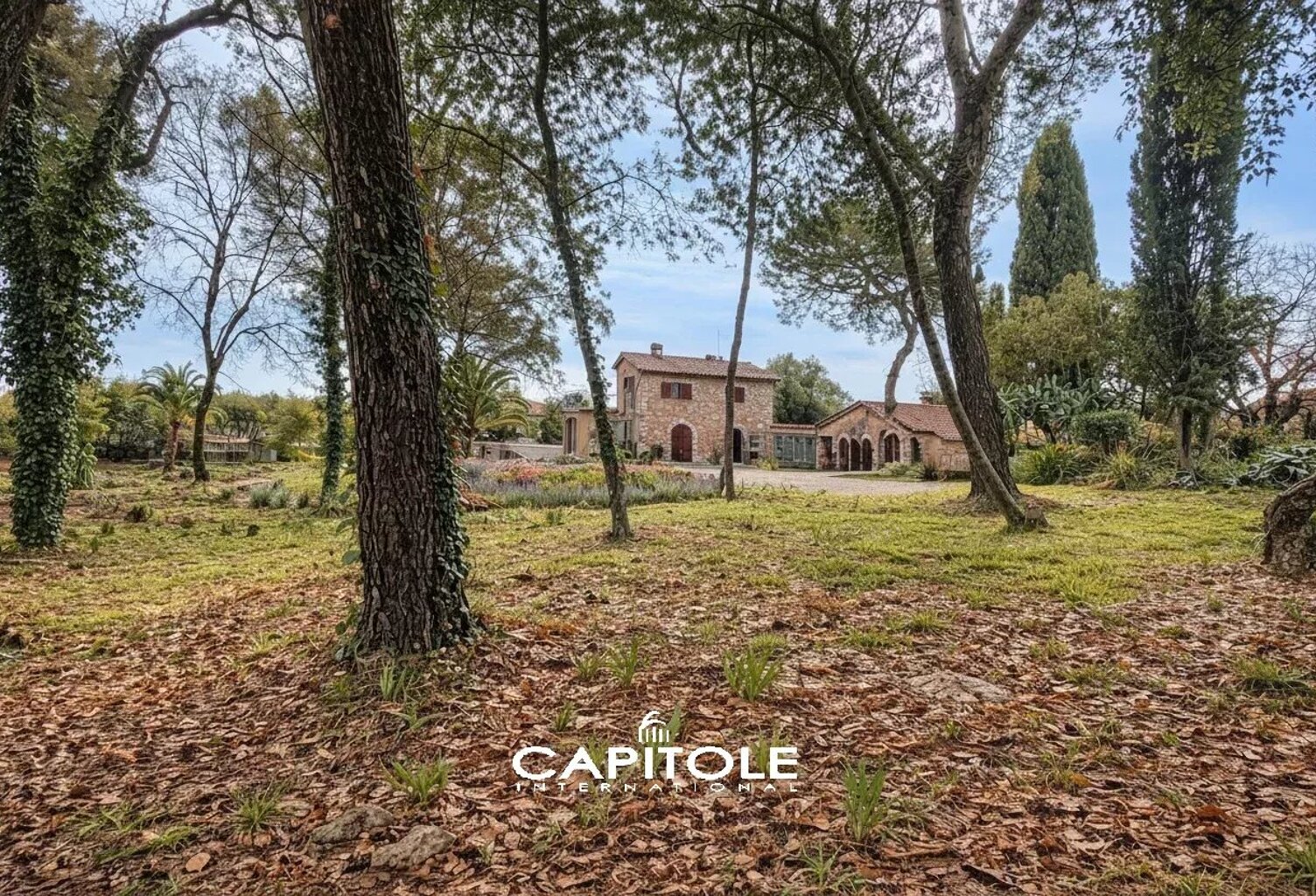 Antibes - Villa contemporaine en cours de rénovation, 227 m², pa — photo 1