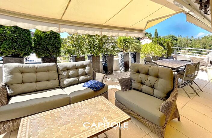 Antibes, Exclusivité rare : Appartement Villa sur le toit 3 pièc — photo 2